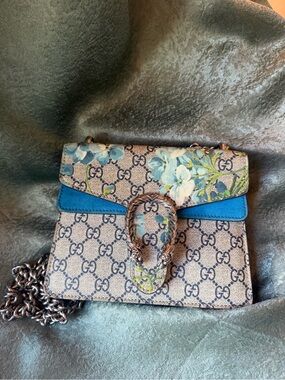 Gucci GG Supreme Blooms Dionysus Mini Shoulder Bag in Beige and Blue